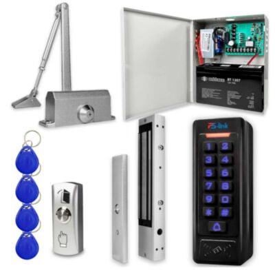 Система СКУД KIT-C1EM-350UPS с доводчиком 85, блоком резервного питания, 7Ач Готовый комплект СКУД включает все необходимое для организации надежного контроля доступа: современную панель PS-C1EM с поддержкой RFID-ключей и PIN-кодов (до 2000 пользователей), электромагнитный замок PS-ML350 с усилием удержания 350 кг, кнопку выхода, набор ключей EM Marine, блок резервного питания SP1205 и дверной доводчик PS-M85S.