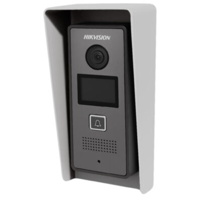 Козырек для видеодомофона Hikvision уличный, защитный, для Hiwatch и iFLOW, белый, 3D-печать, пластик Специально разработанный защитный козырёк для вызывных панелей Hikvision серии DS-KV (включая DS-KV6xxx, DS-KV8xxx и другие модели с габаритами _140x60 мм) обеспечивает надёжную защиту от дождя, снега, пыли и прямых солнечных лучей, предотвращая перегрев и продлевая срок службы оборудования; благодаря точной геометрии — внутренней ширине 63 мм и габаритам 150x78x45 мм — он плотно и аккуратно охватывает панель без зазоров и перекосов, сохраняя 100 % функциональность камеры, ИК-подсветки и сенсорной зоны; изготовлен из прочного и морозостойкого PETG-пластика (диапазон температур _40 °C…+70 °C), устойчивого к атмосферным воздействиям и не теряющего цвет со временем; белый матовый цвет подчёркивает минималистичный дизайн панелей, визуально облегчает конструкцию и гармонично вписывается в современные фасады (штукатурка, бетон, металл, светлое дерево); монтаж прост и надёжен — крепёжные отверстия расположены с учётом стандартных интервалов, обеспечивая устойчивую фиксацию и сохраняя эстетику установки.